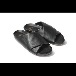 Beek Kea black slide leather sandals